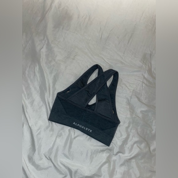 Alphalete amplify sports bra in titanium - Picture 13 of 13